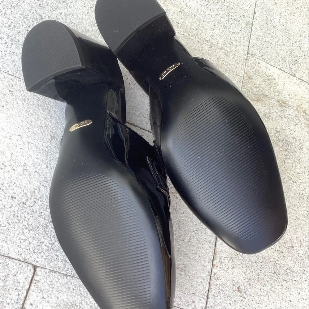 Vionic shoes - Picture 2 of 3